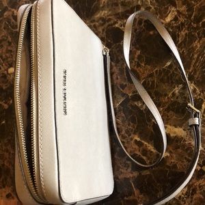 Micheal Kors All Leather Crossbody Bag Perfect Condition new without Tags.